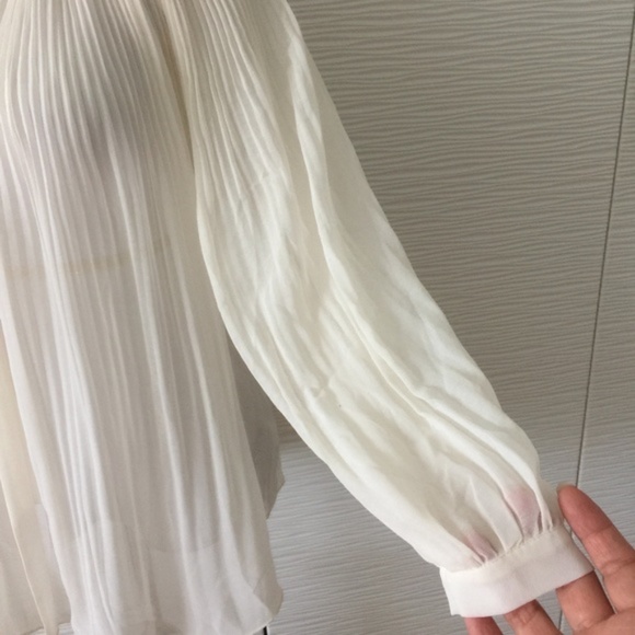 NWT Bebe Ribbon Tie Pleated Blouse, size Small - Picture 7 of 8